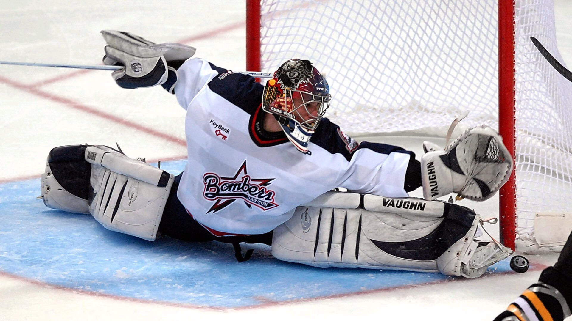 《校园电竞热潮:大学生组队竞技揭幕》,大学校园适合电竞商赛